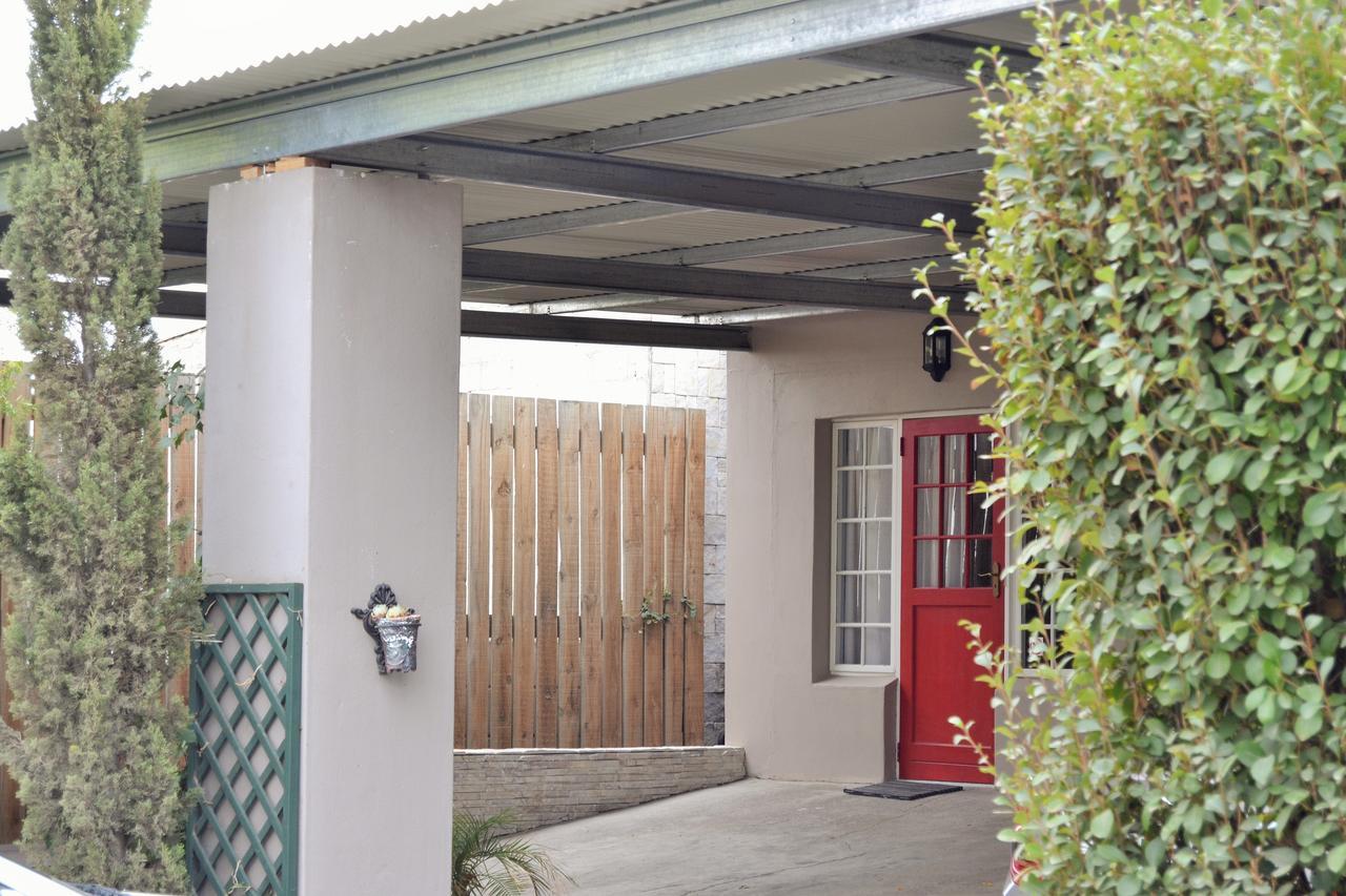 Versailles Self-Catering Wellington Exterior photo