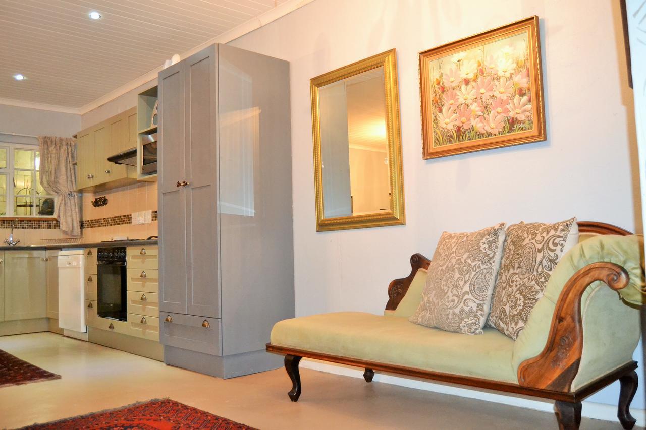 Versailles Self-Catering Wellington Exterior photo